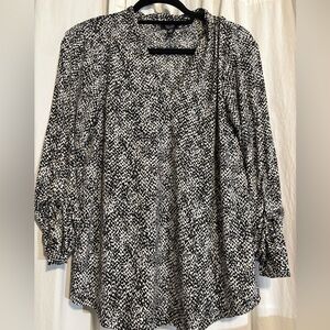 Jones New York Monochrome Abstract Top
